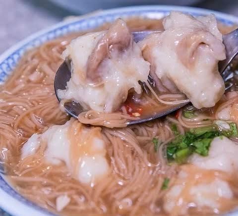 Squid noodle soup 魷魚羮面線