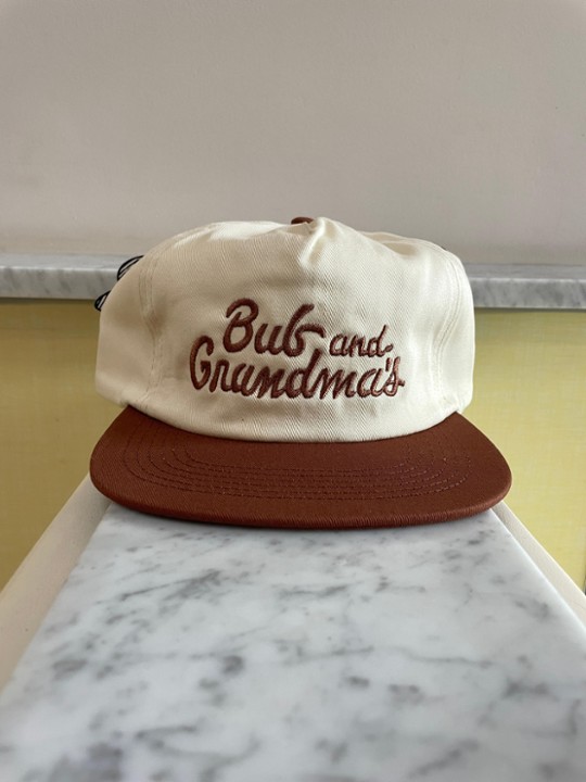 TWO-TONED PANEL HAT (brown lettering)