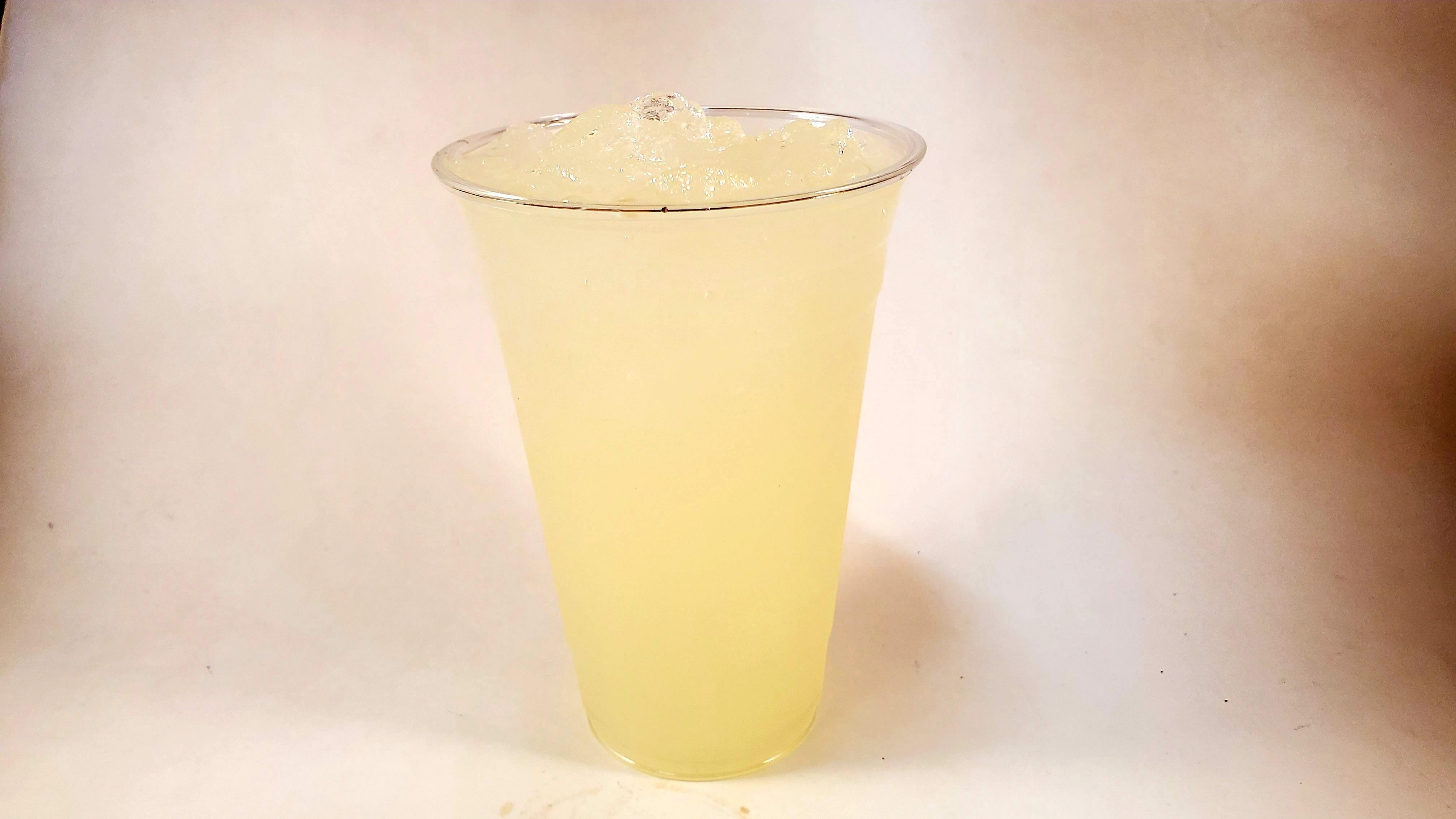 Freshly squeeze lemonade 20 oz