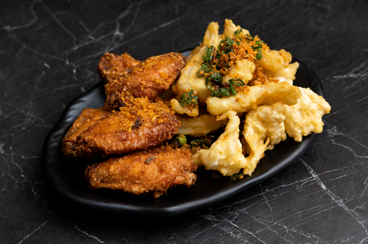 Fried Chicken Wings & Squid w/ Spicy Salt 椒鹽雙拼(雞翼/鮮魷)