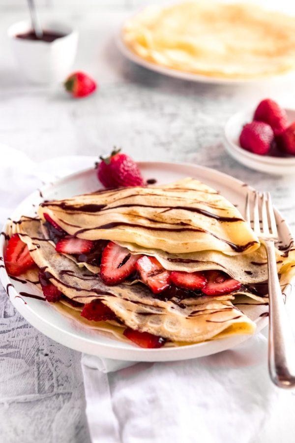 CREPE WITH NUTELLA AND STRAWBERRY