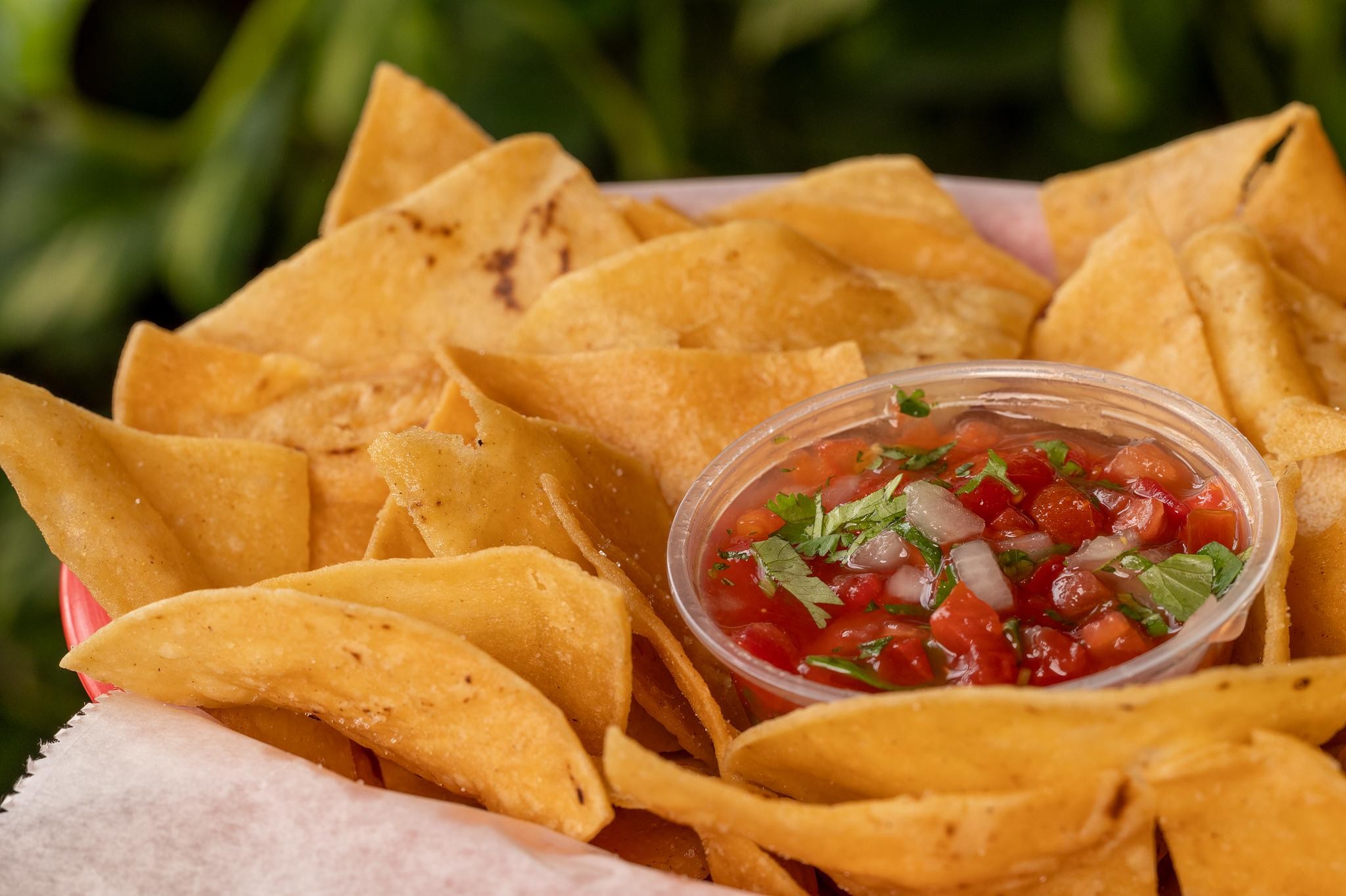SMALL CHIPS & SALSA (4OZ)