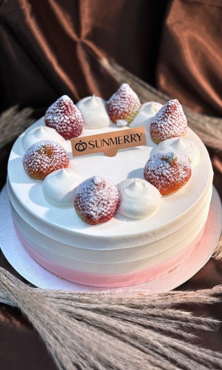 8" Strawberry Cream Cake