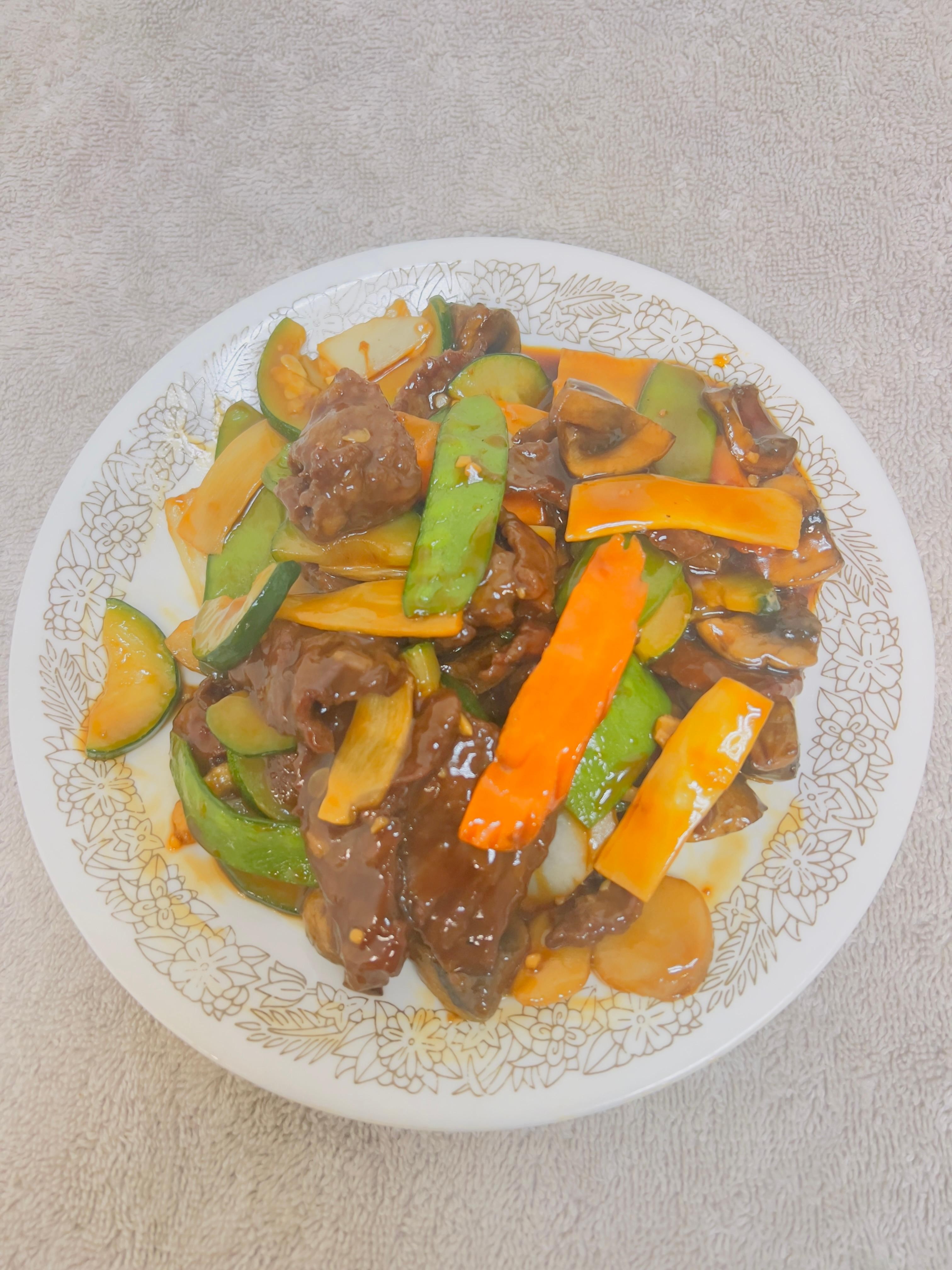 Beef w. Chinese Vegetable (Qt)