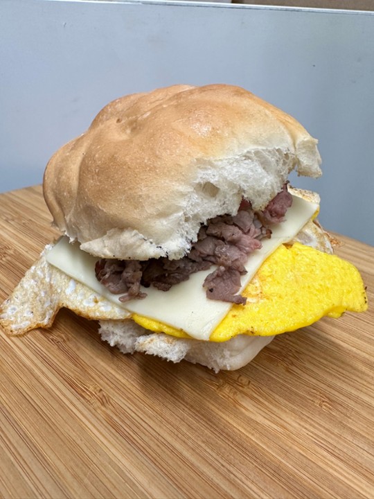 STEAK EGG & CHEESE (2 eggs, roast beef & american on hard roll)