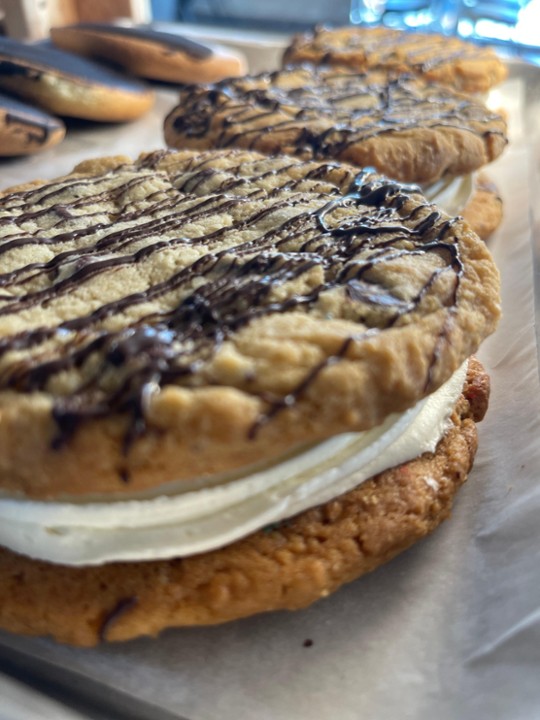 CHOCOLATE CHIP COOKIE SANDWICH