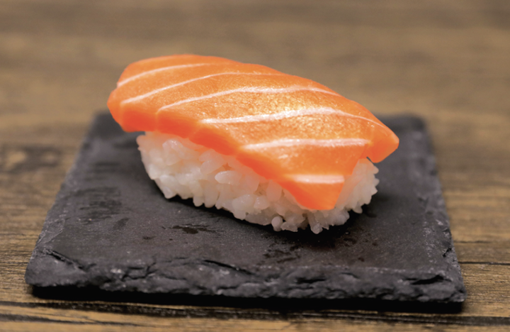 SALMON SUSHI