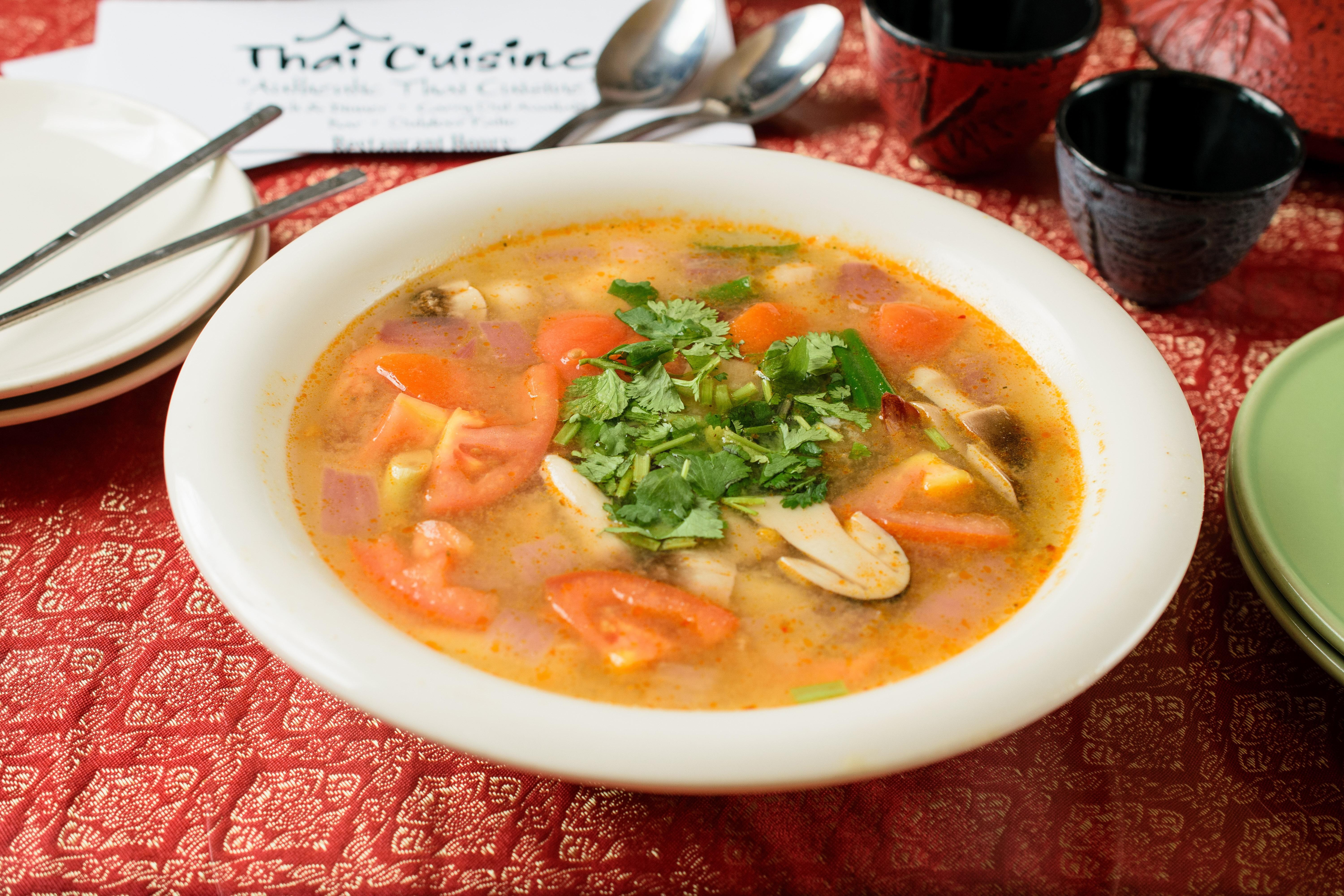 Tom Yum (Spicy & Sour Soup)