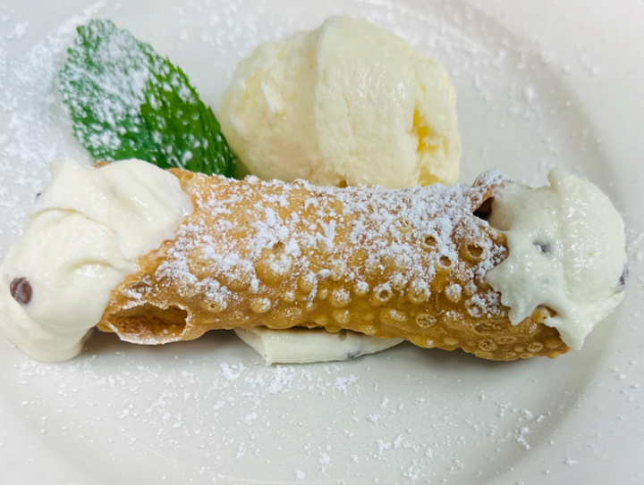 Traditional Cannoli