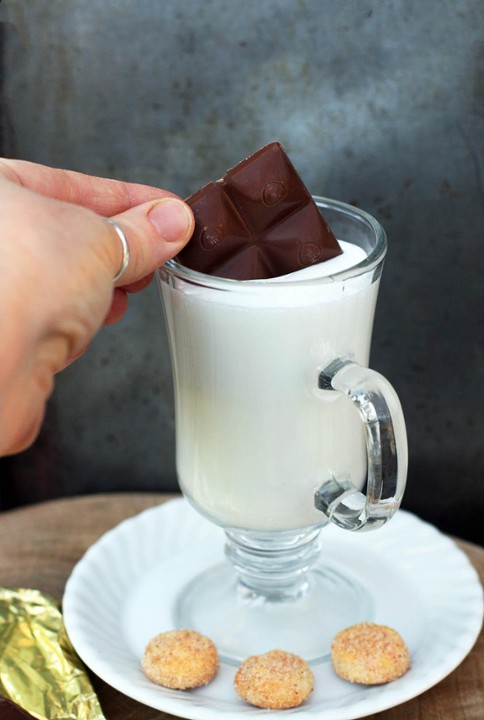 Submarine hot milk with chocolate bar