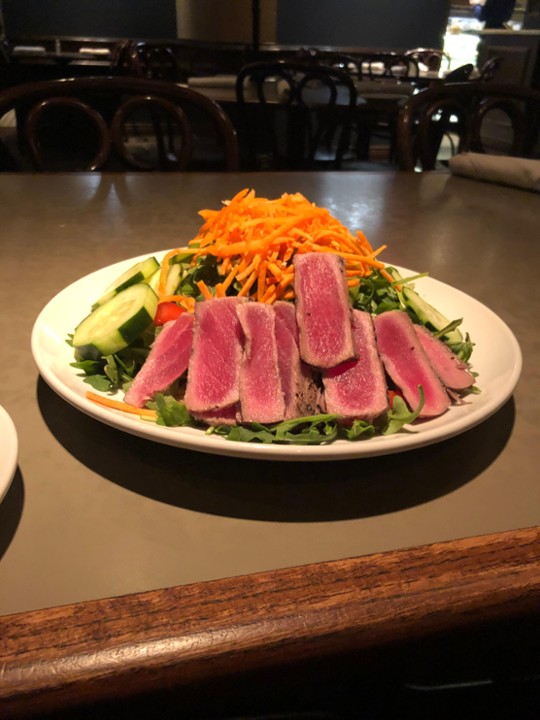 SEARED AHI TUNA SALAD