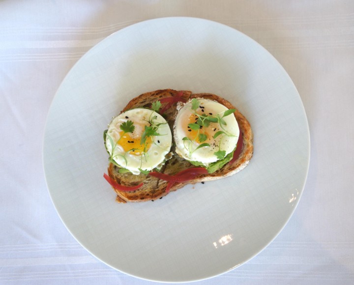 AVOCADO & FRIED EGG TOAST