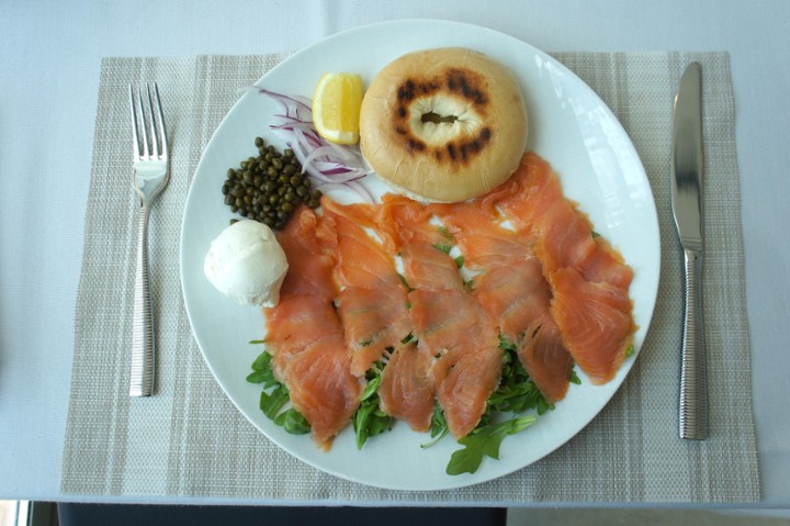 SMOKED SALMON BAGEL