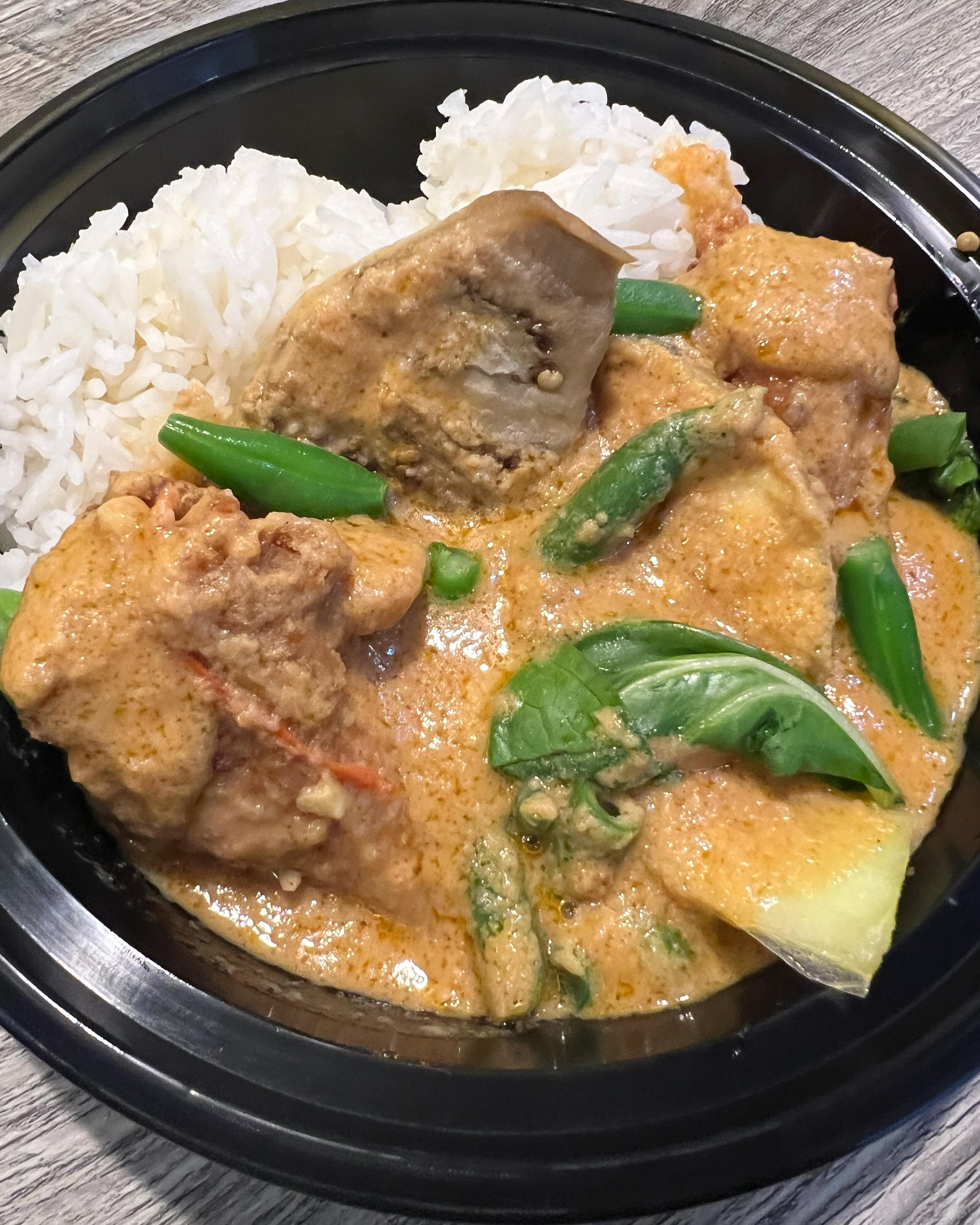 Chicken Kare-Kare (Special 11/8-11/13)