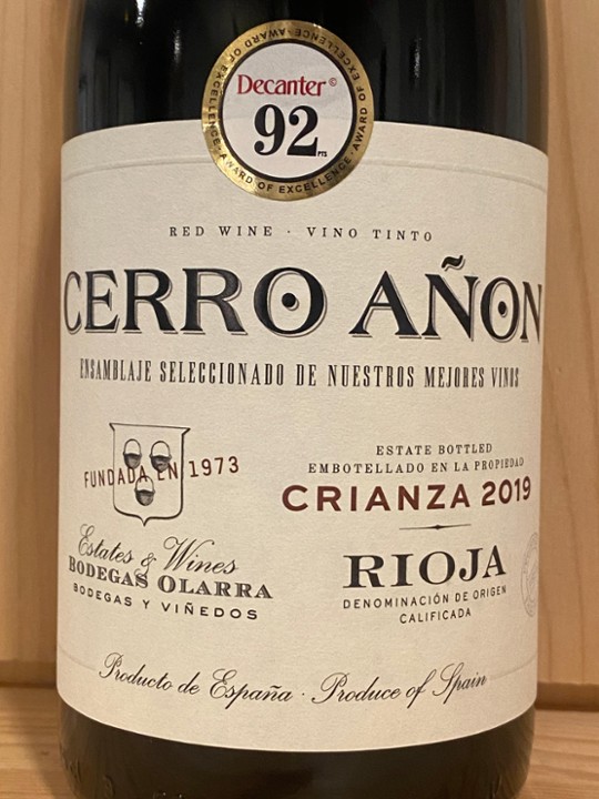 Bodegas Olarra "Cerro Añon" Crianza 2019: Rioja, Spain