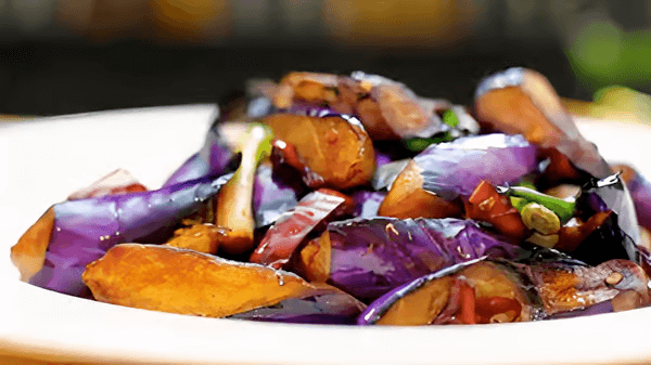 Stir-Fried Spicy Eggplant with Garlic Sauce 鱼香茄子