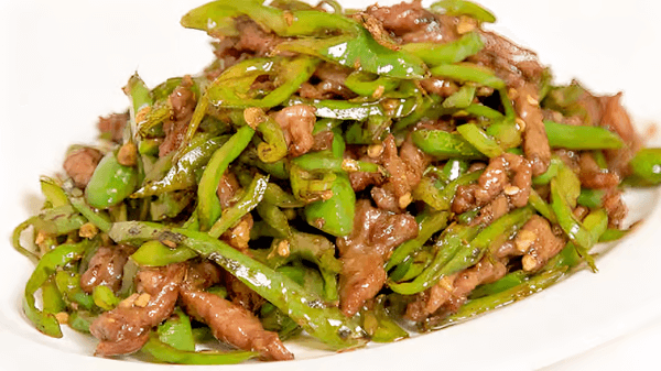 Stir-Fried Steak Slivers with Fresh Long Hot Peppers 小椒牛肉丝