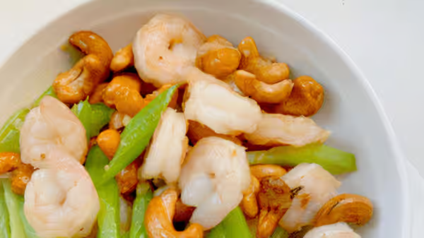 Stir-Fried Baby Shrimp with Cashew Nuts 腰果虾