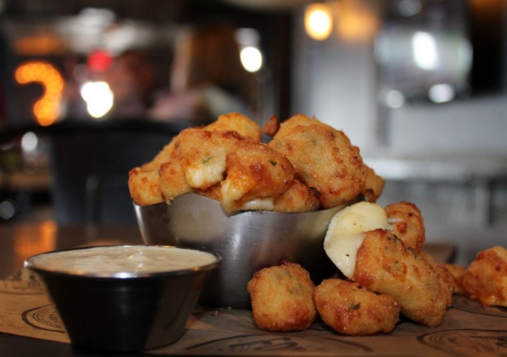 GARLIC CHEESE CURDS