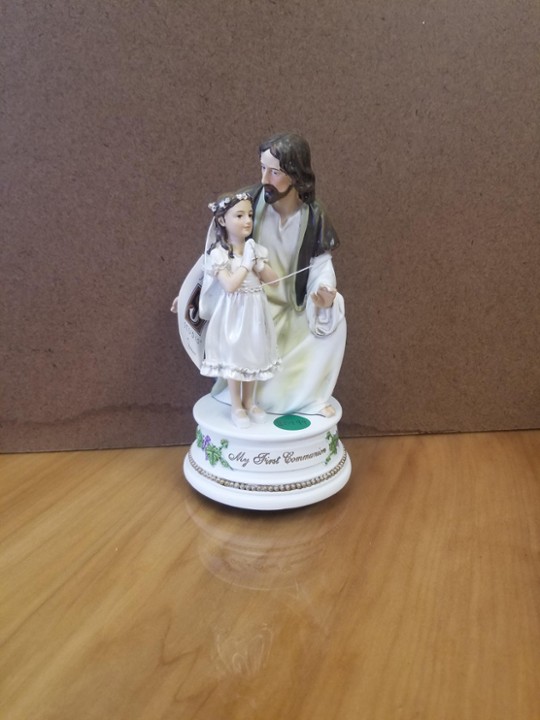First Communion Jesus with Girl, Musical 7.5"