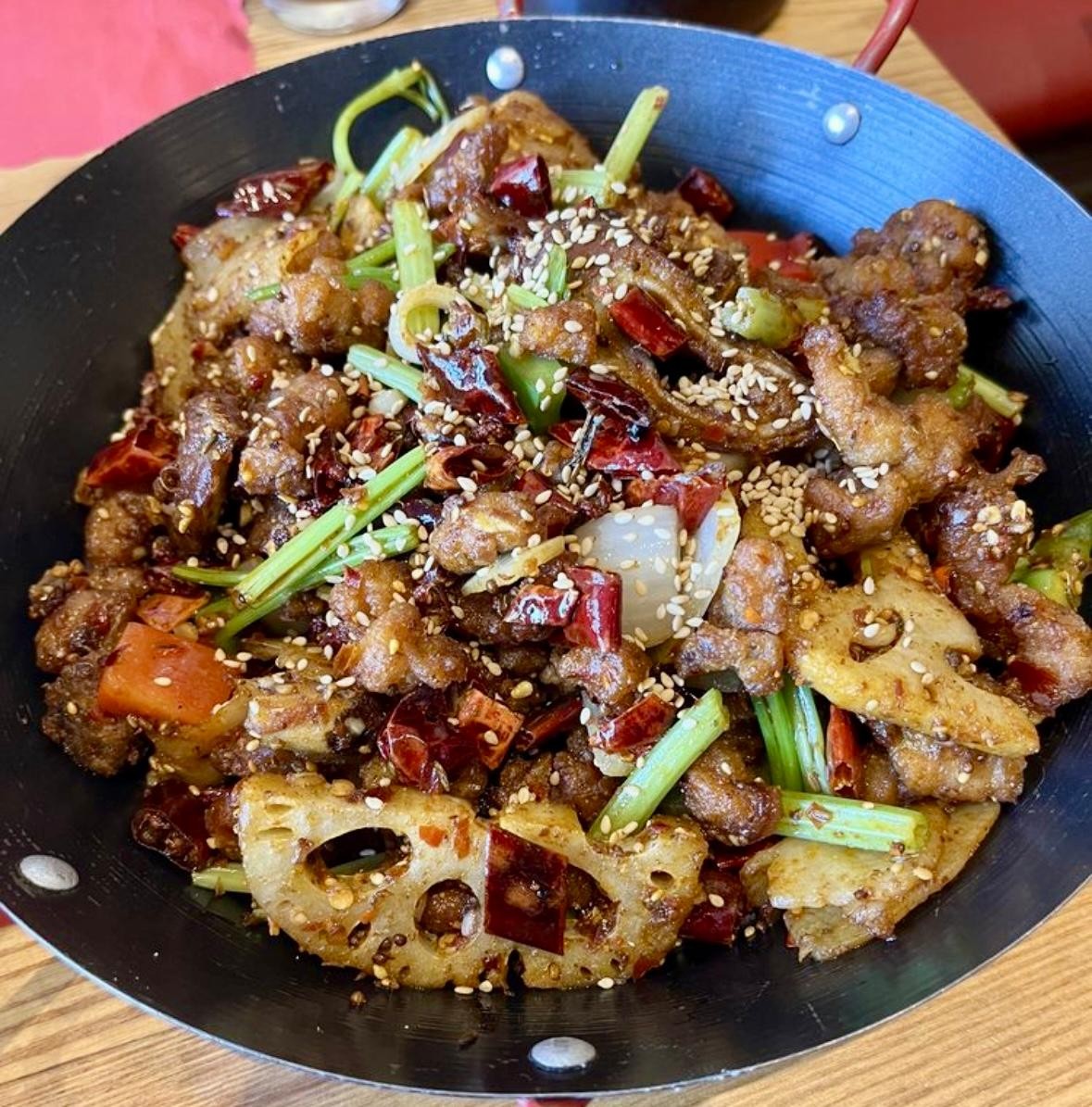 Sautéed Spicy Intestine in Casserole🌶️🌶️干锅香辣肥肠
