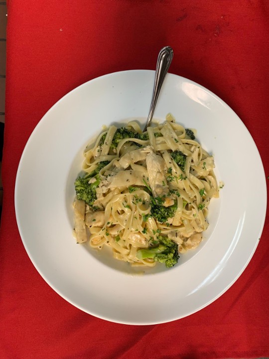 Fettuccine Alfredo with Chicken and Broccoli