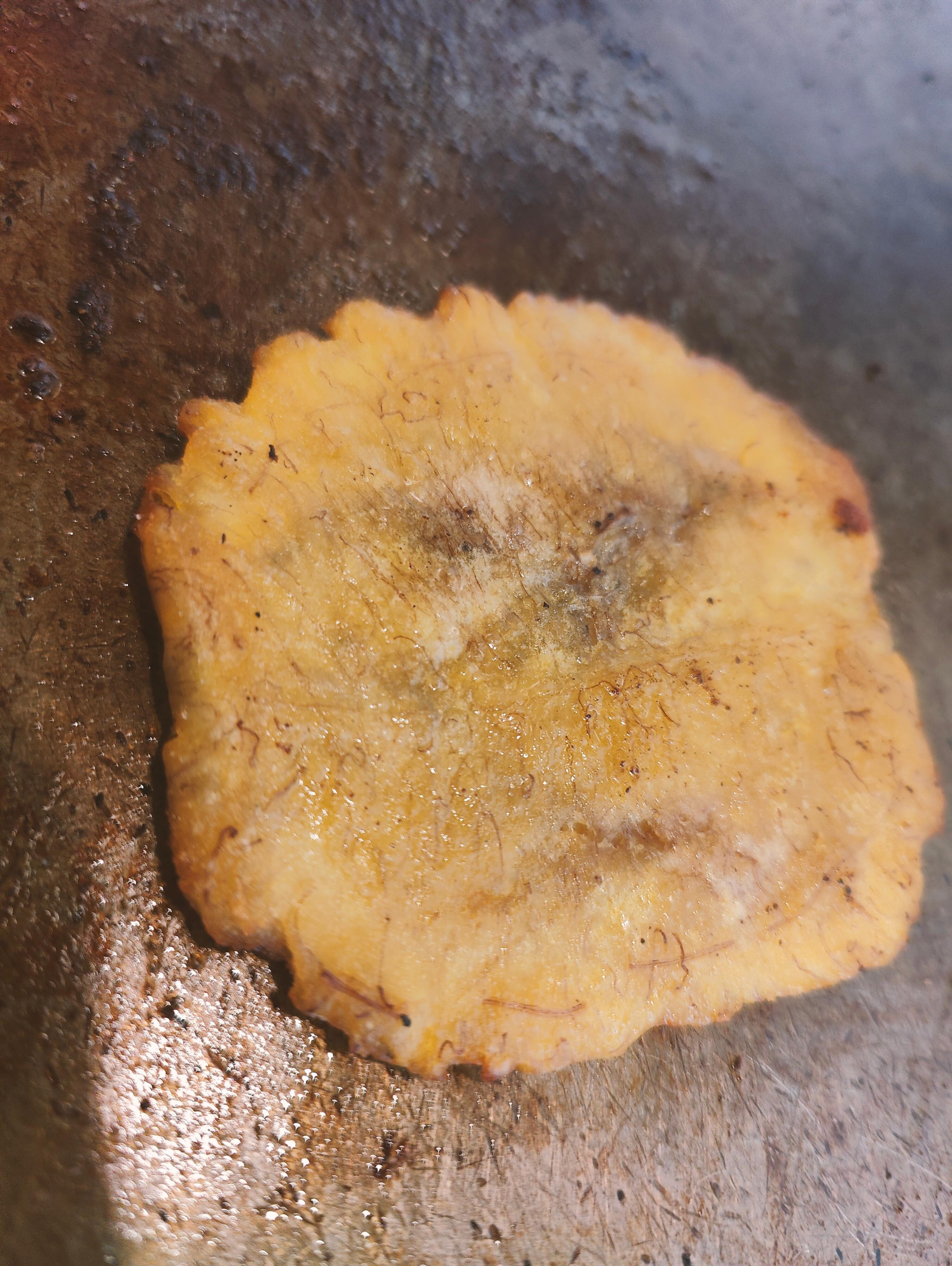 FRIED PLANTAINS ( TOSTONES)