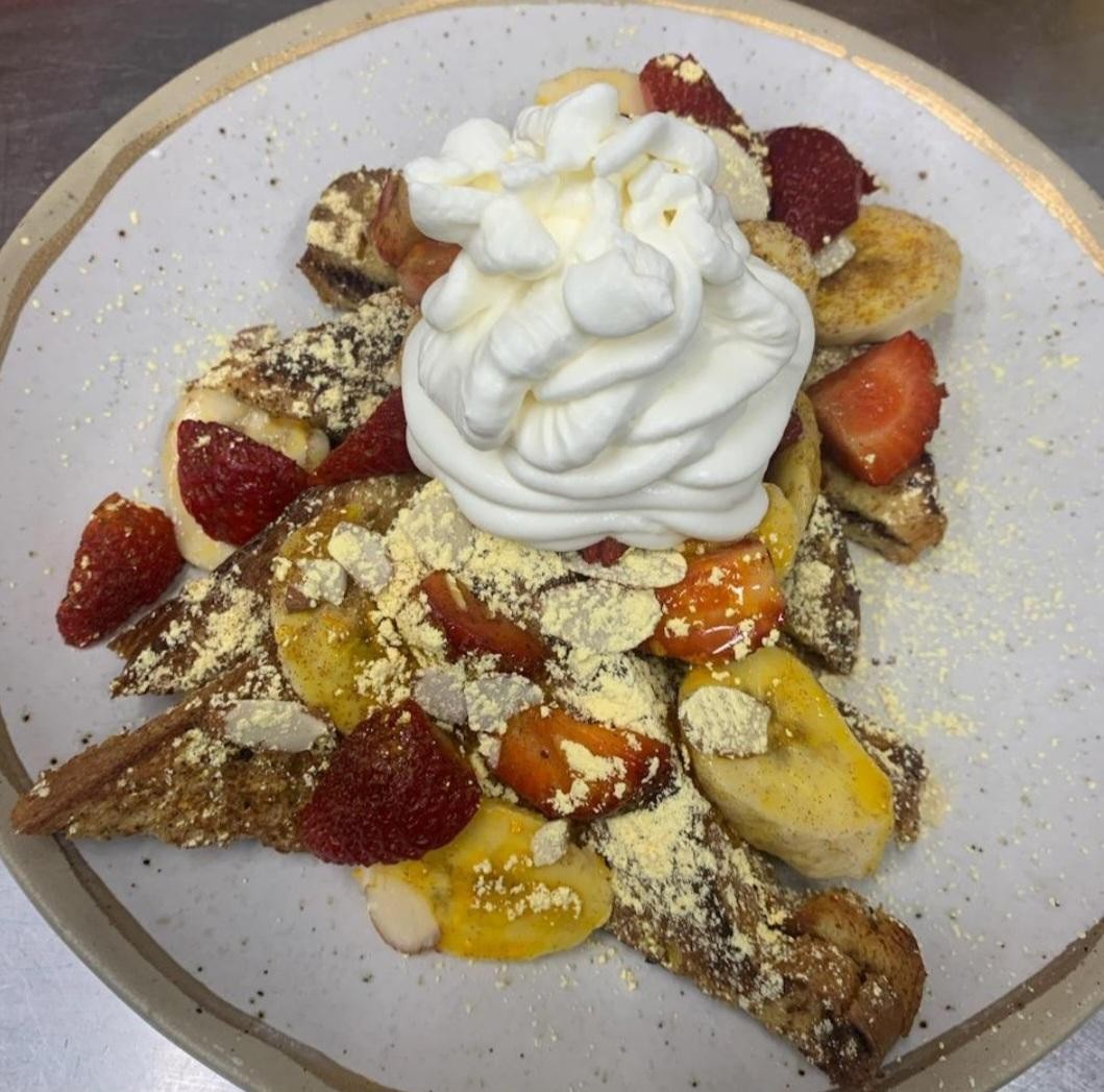 FRENCH TOAST TOPPED WITH FRUIT