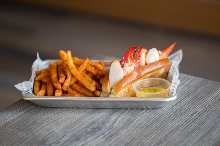 Lobster Roll w/ Fries