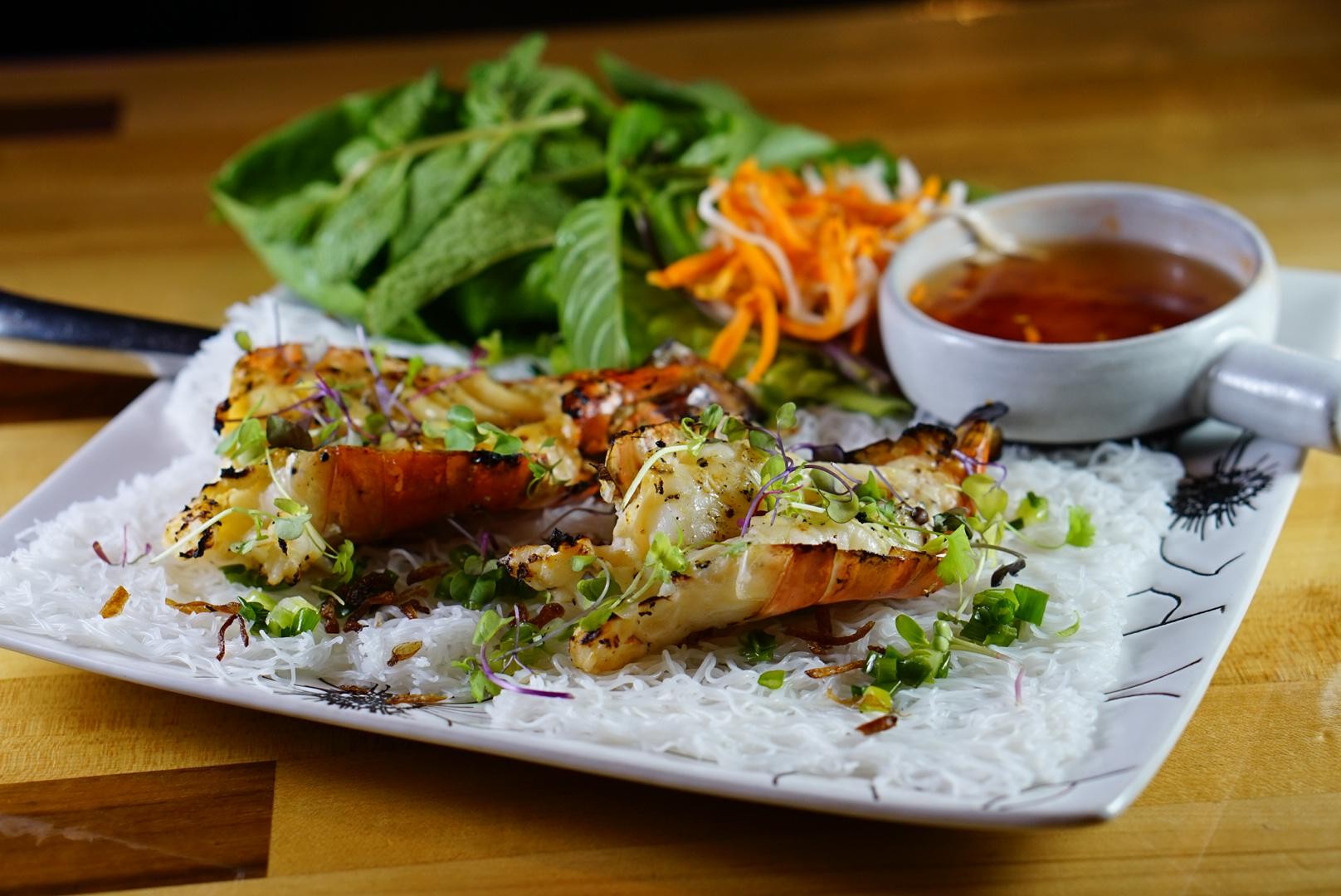 Banh Hoi Tom Nuong (grilled jumbo prawns)