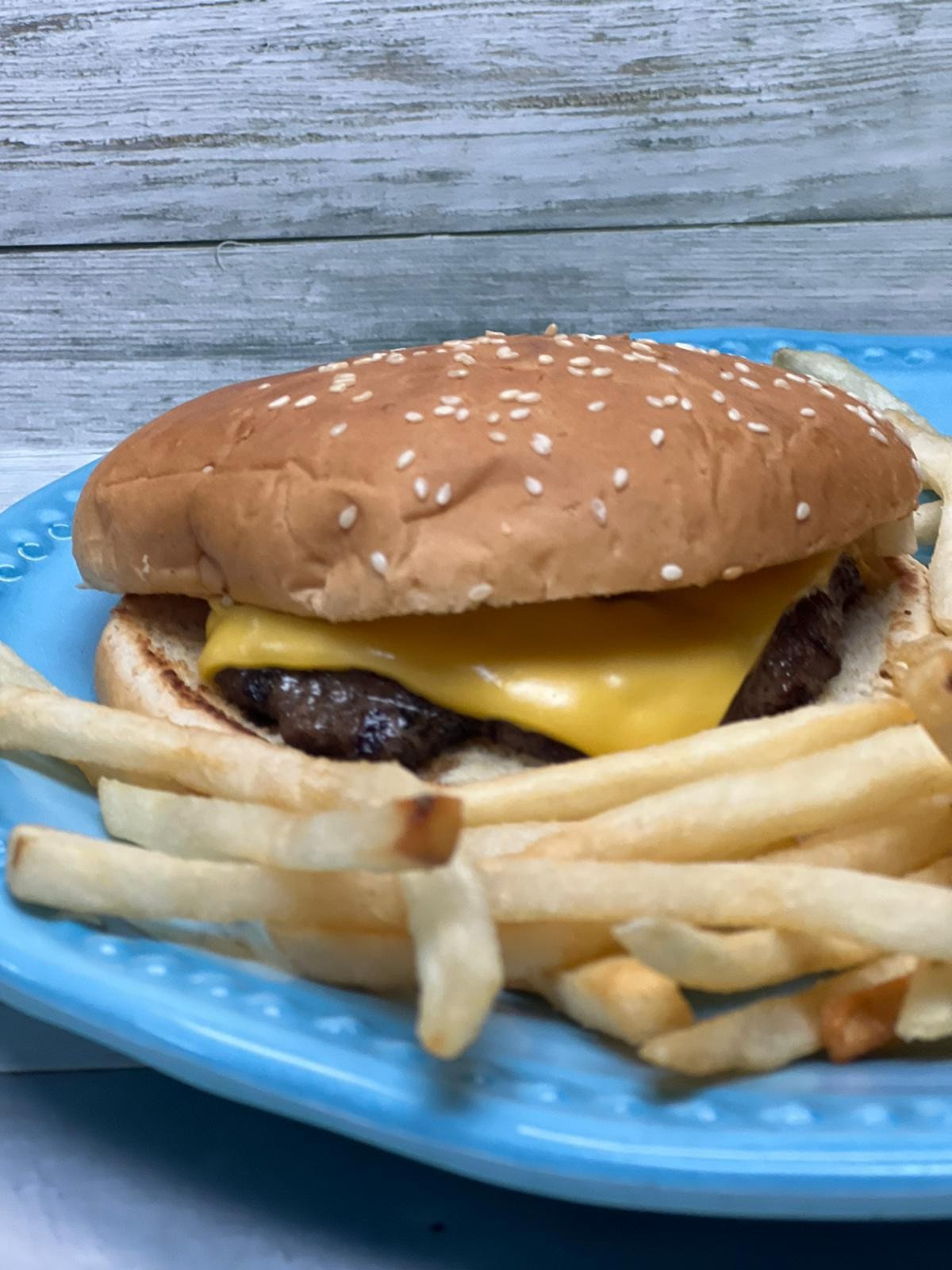 Kids Burger+Small Fries