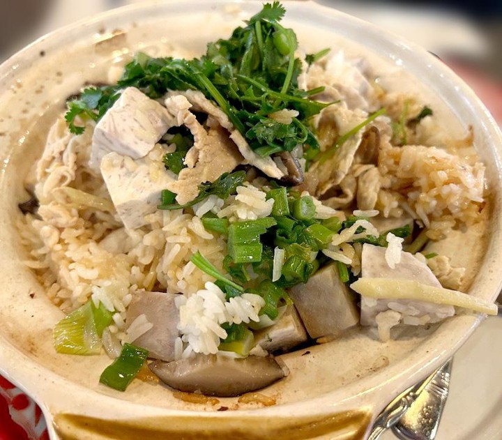 Rice Clay Pot with Taro Chunk