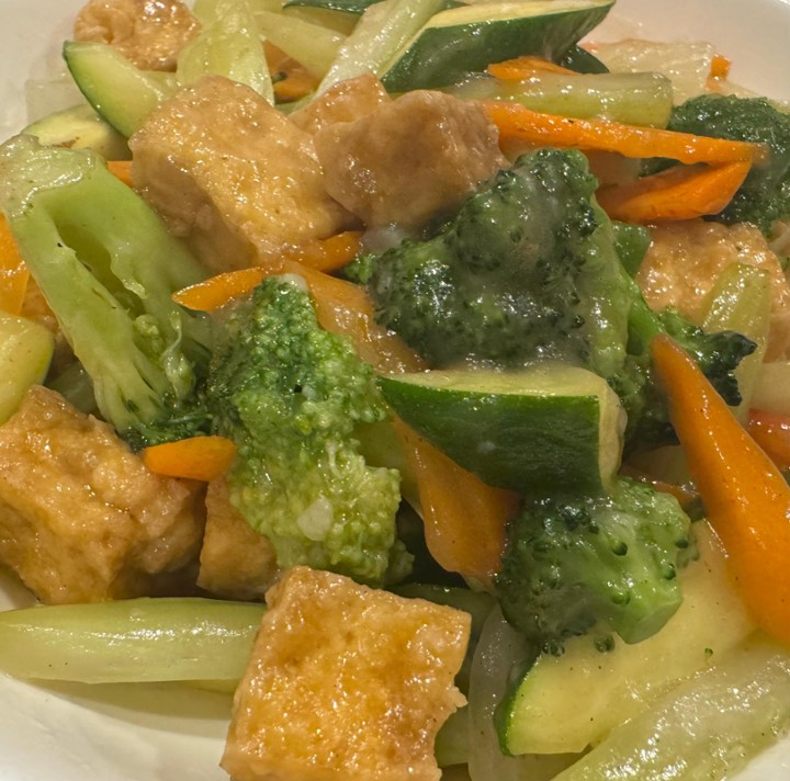 Mixed Vegetables w/Fried Tofu in White Sauce 黄金豆腐素汇