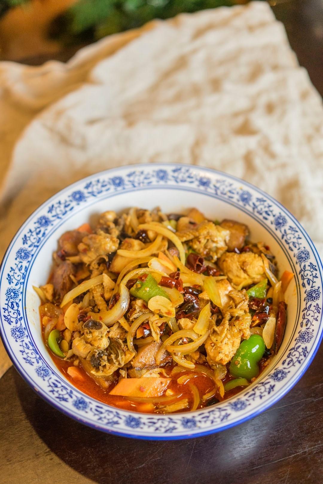 053. Xinjiang Style Chicken over Flat Noodle 新疆大盘鸡