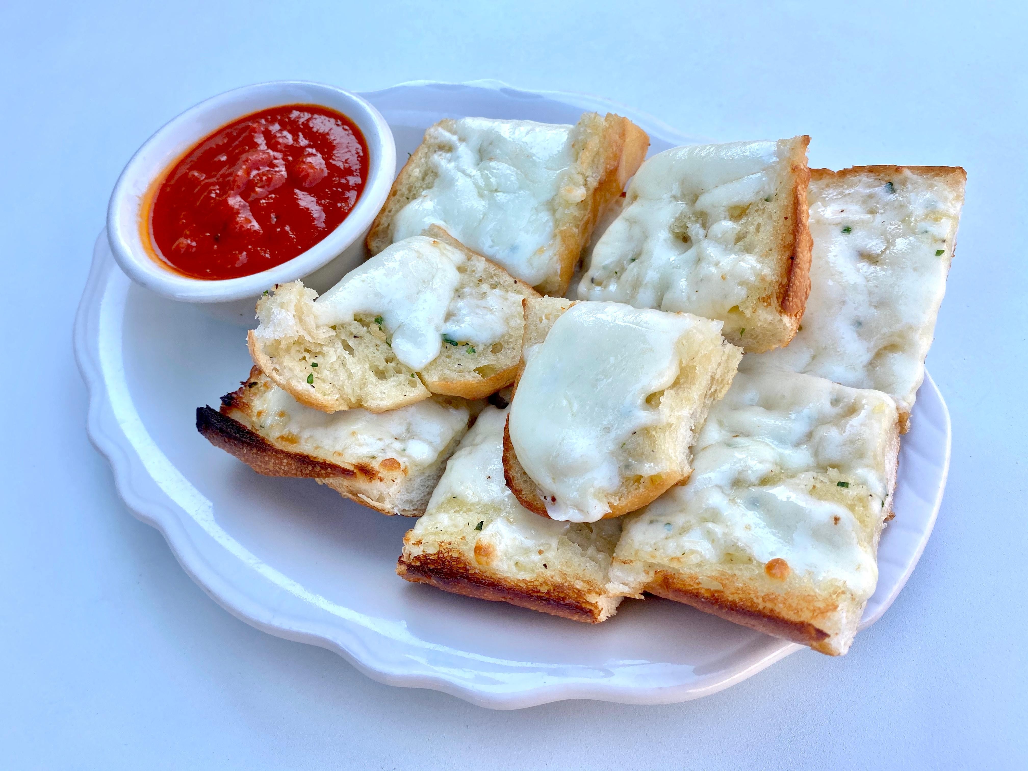 L - Garlic Bread with Mozzarella