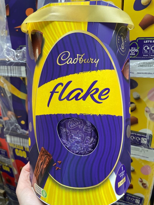 Cadbury Flake Large Egg 231.5g