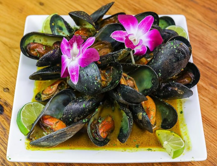 Coconut Curry Mussels