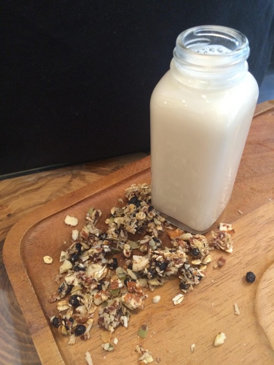 Granola Cereal with Almond Mylk