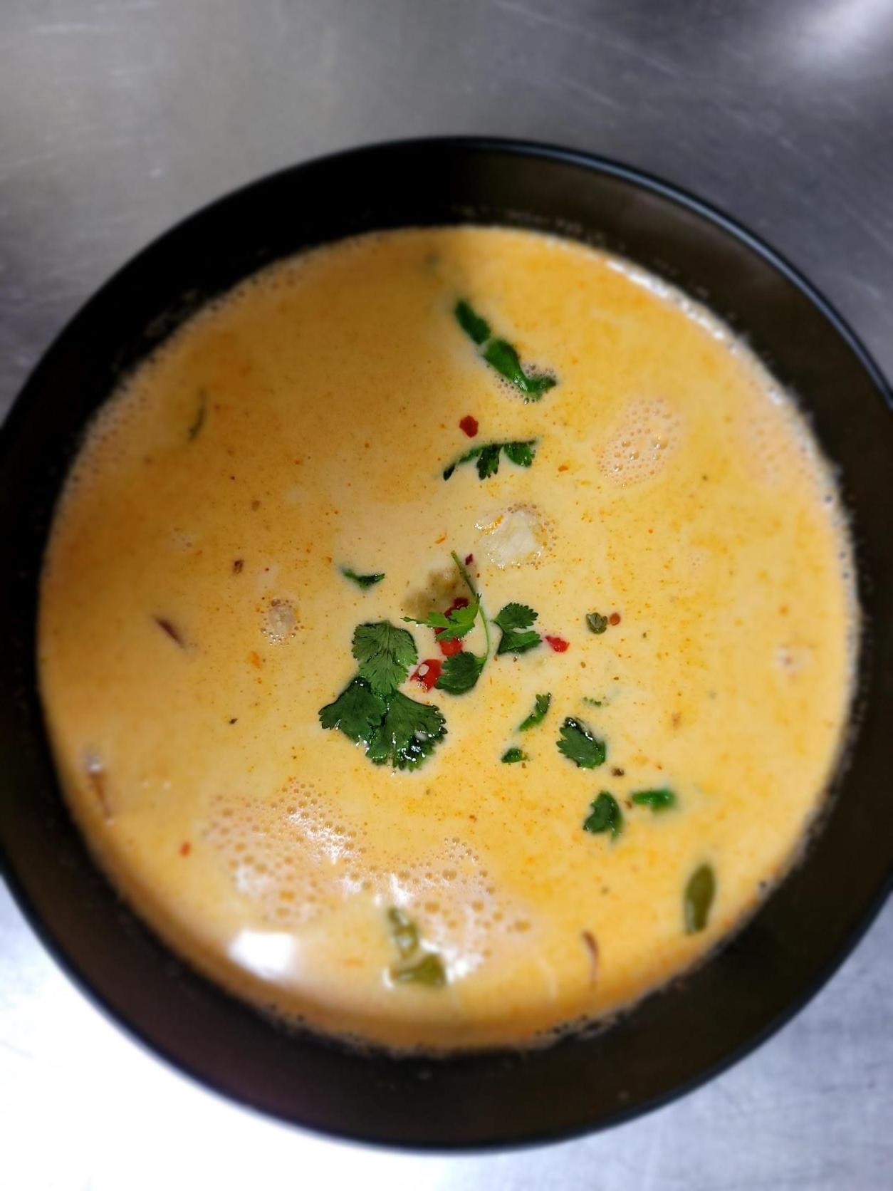 Tom Kha Chicken (Large 32 Oz Spicy Coconut Soup, Hot Pot)
