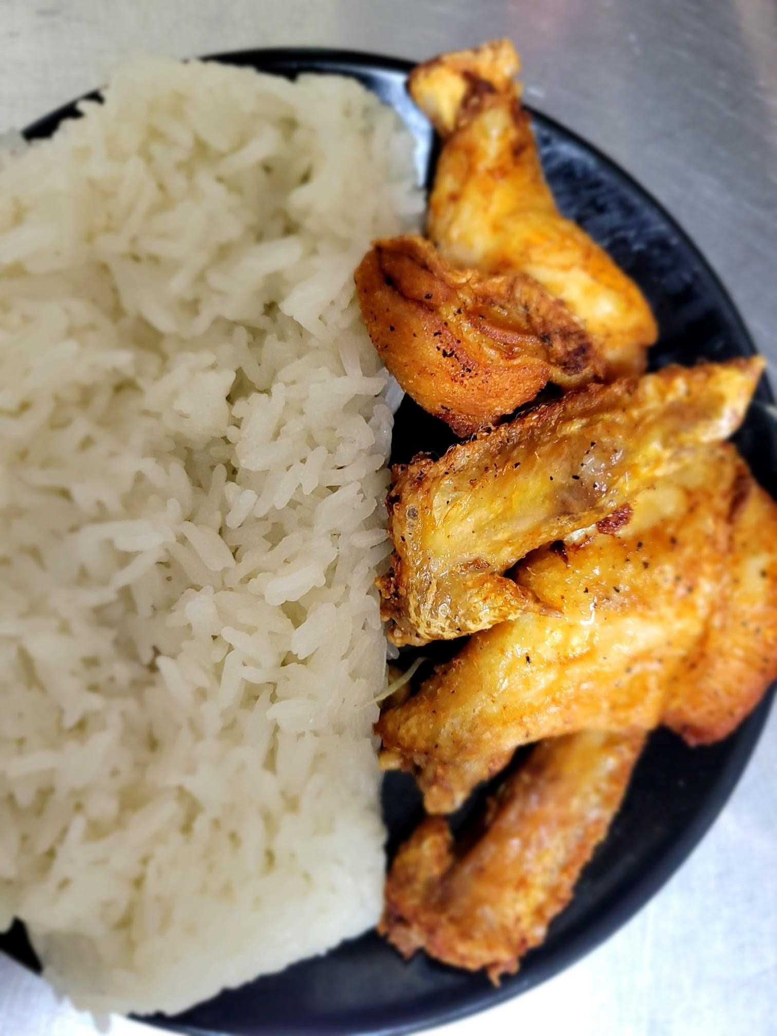 Chicken Wings (4) and Sticky Rice