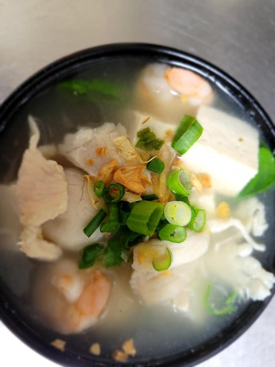 Spinach Tofu with Shrimps, Chicken and Fish Balls