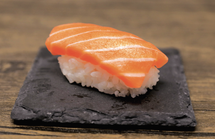 Salmon Sushi (Sake)