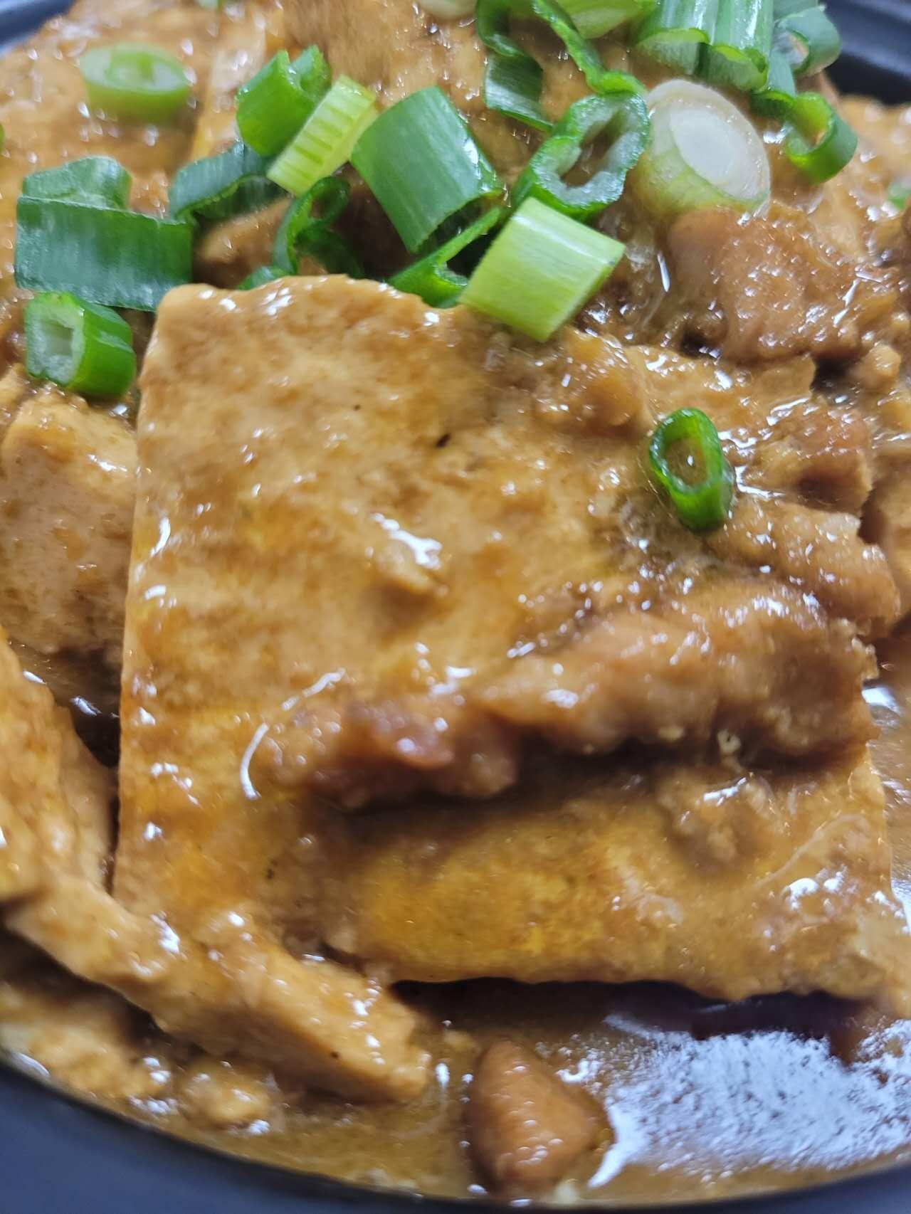 H08小铁锅拷豆腐 Braised pork with Tofu
