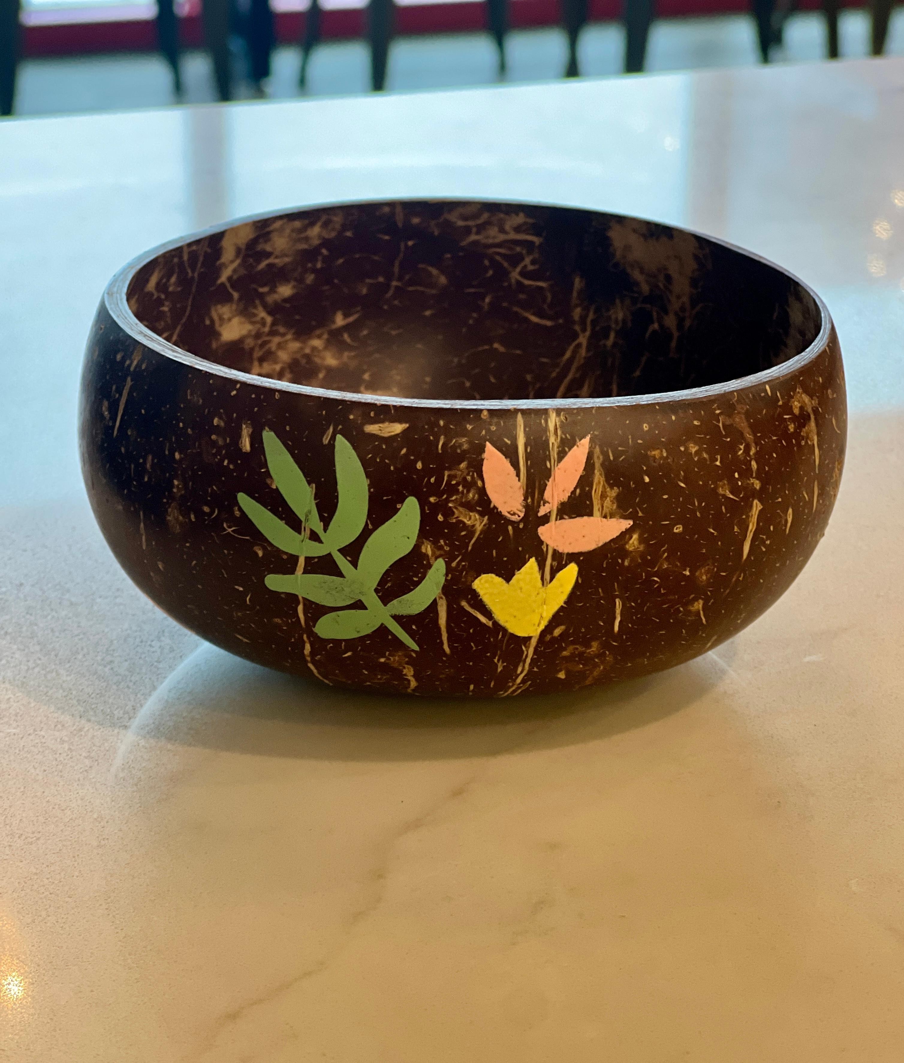 Bowl with leaves