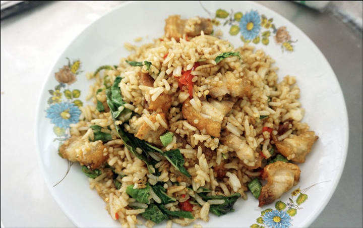 # Basil Fried Rice w. Crispy Pork