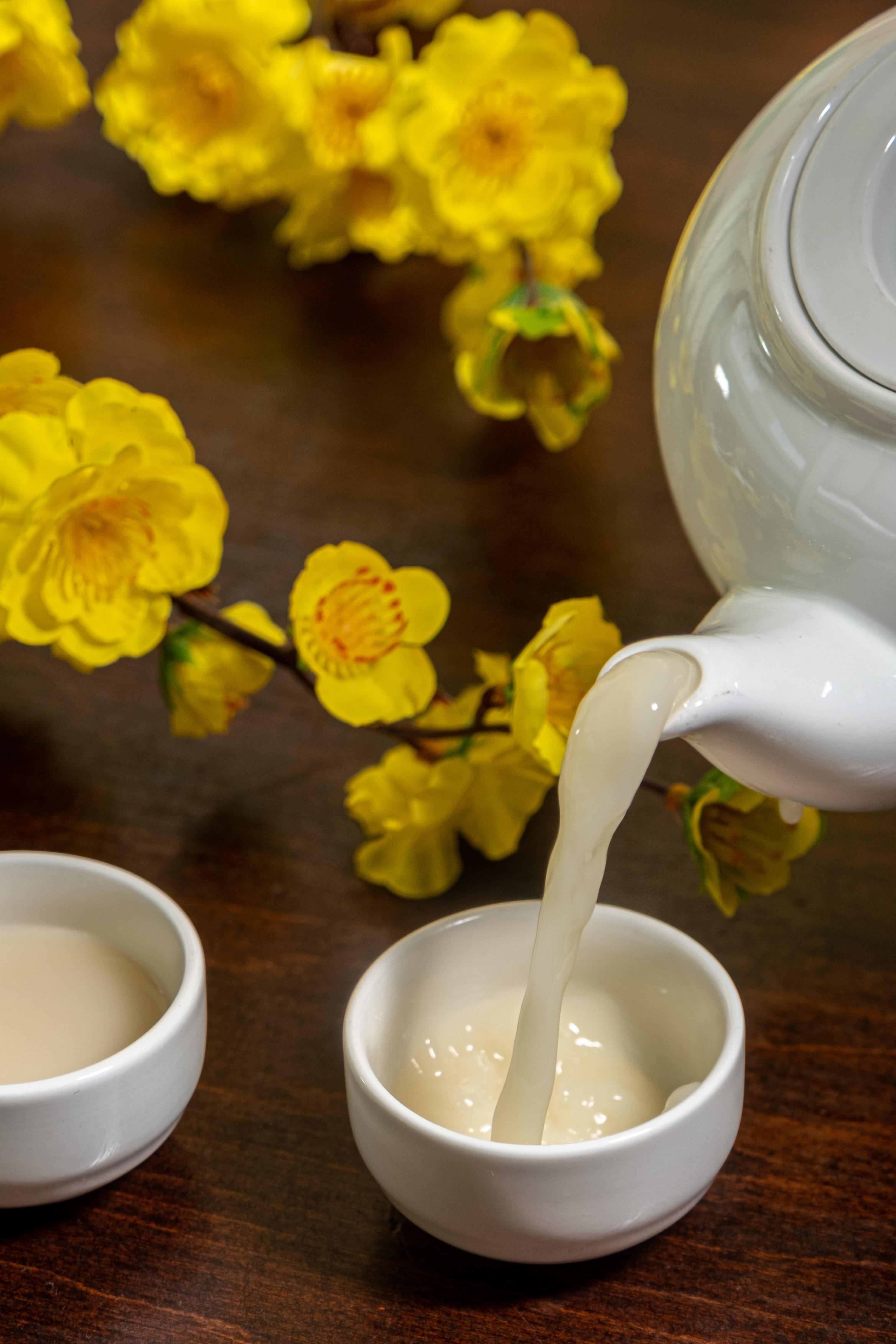 Hot Creamy Chrysanthemum Tea