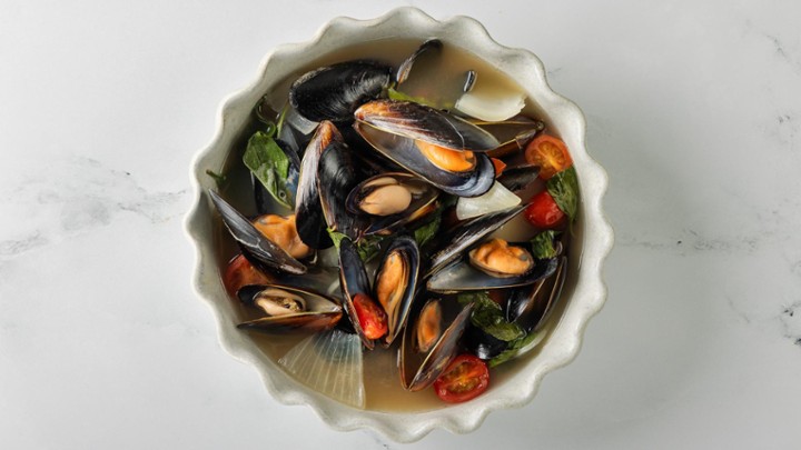 Steamed Mussels with Thai Basil (GF) (New**)