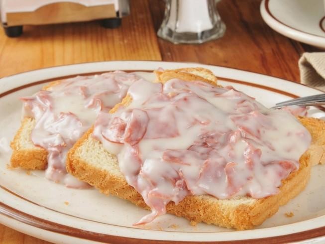 CREAMED CHIPPED BEEF ON TOAST