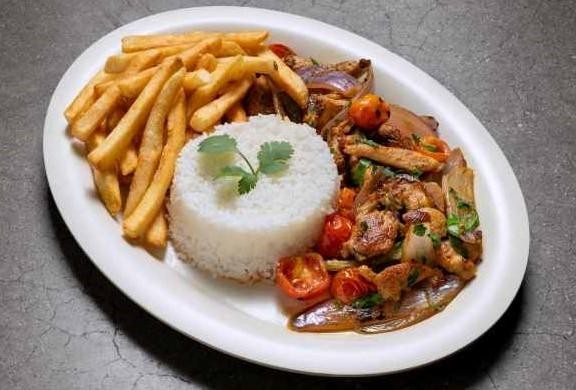 Pollo Saltado