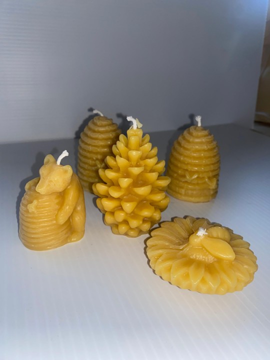 Bee-utiful (medium) Sculpted Bee Wax Candles